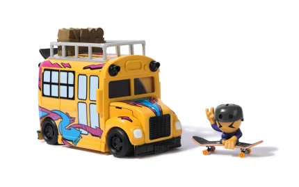 Sk8 Crew skateboard set with bus playset, Tech Deck, Spin Master